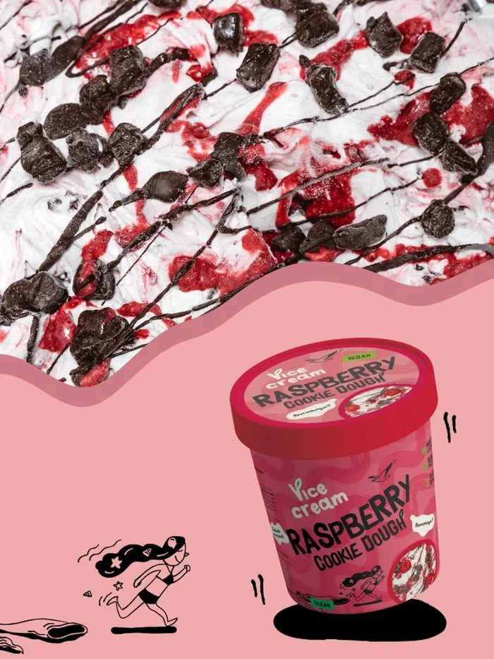 Raspberry Cookie Dough — Eistextur und Becher