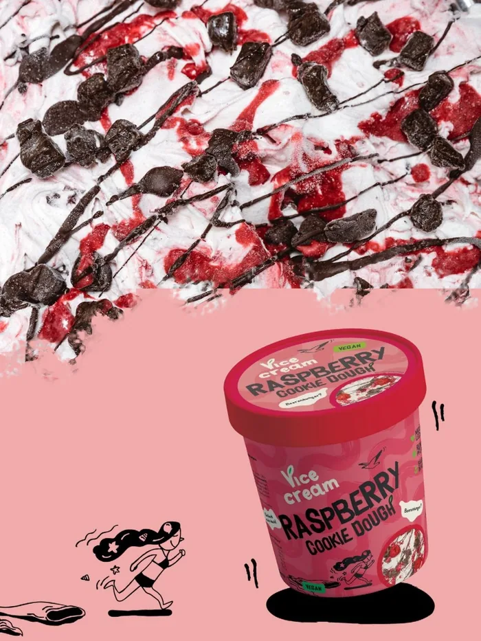 Raspberry Cookie Dough — Eistextur und Becher